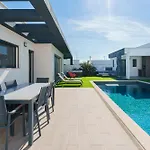 Mauricio With Jacuzzi And Private Swimming Pool Βίλα *