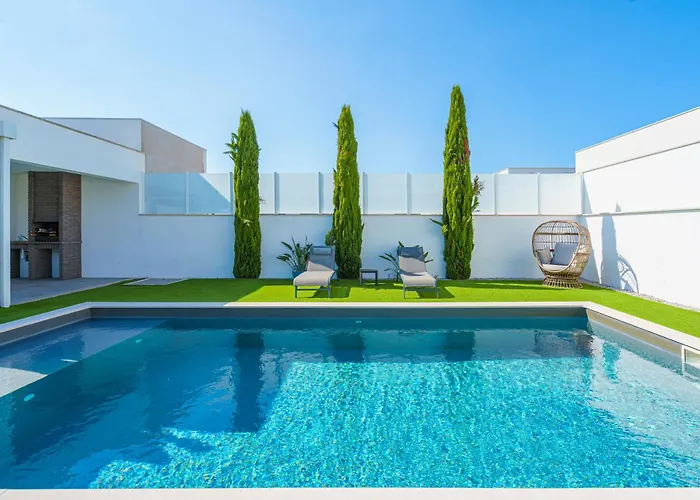 Mauricio With Jacuzzi And Private Swimming Pool Villa *