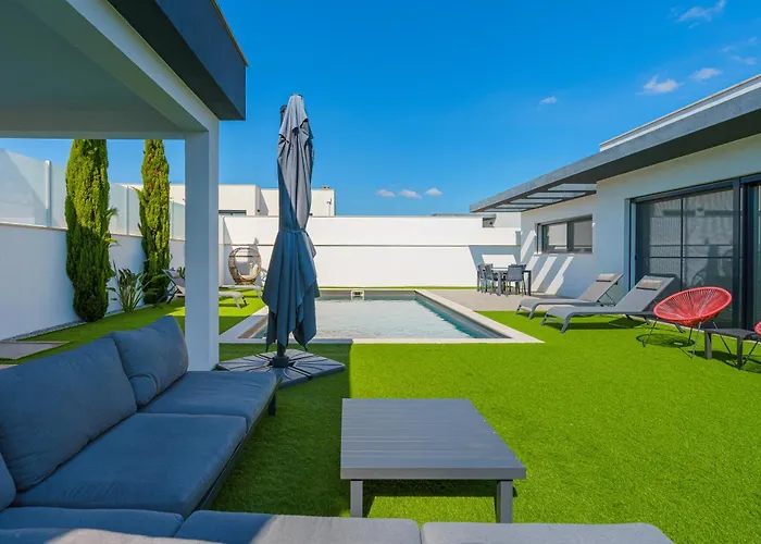 Villa Mauricio With Jacuzzi And Private Swimming Pool